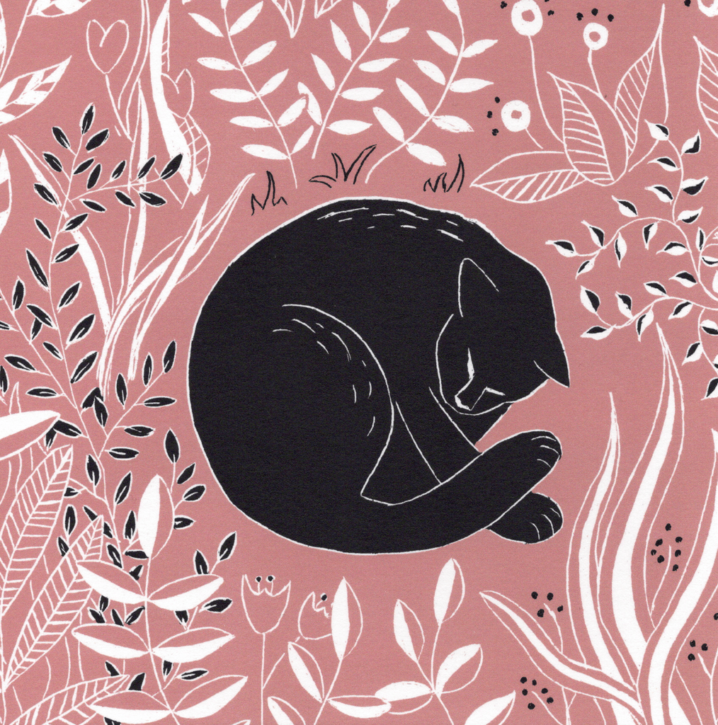 Illustrierte Postkarte Katze im rosa Blumenmeer auf Naturpapier,