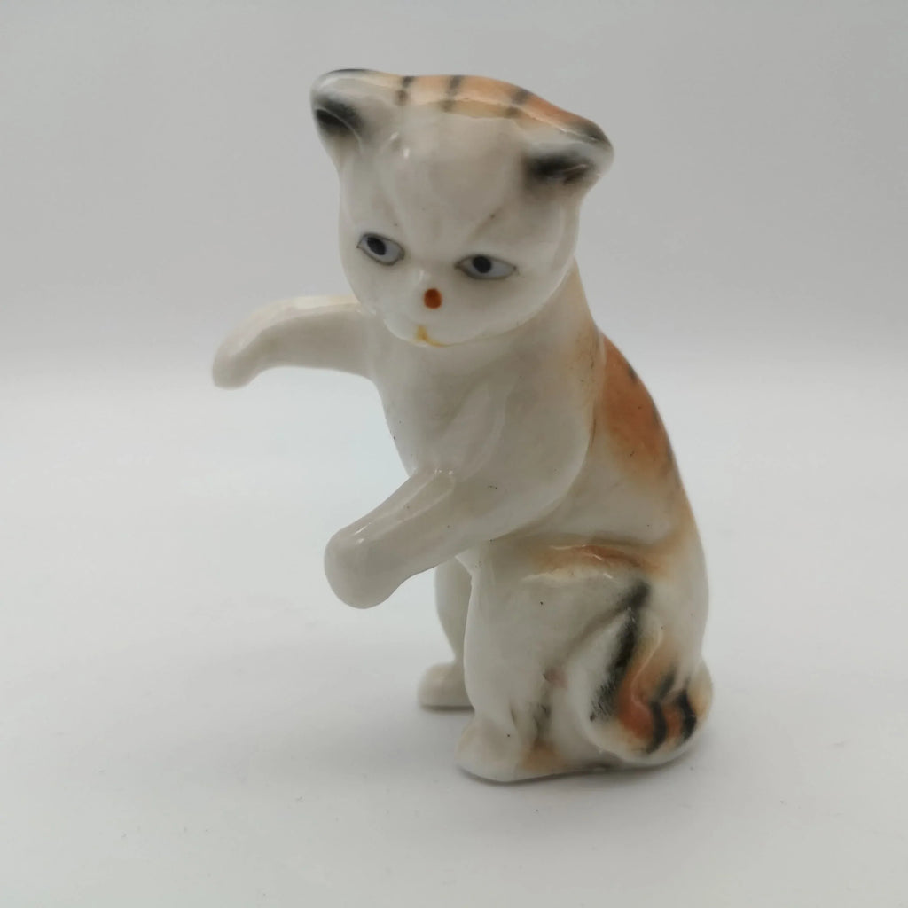 Porzellan-Katzenfigur