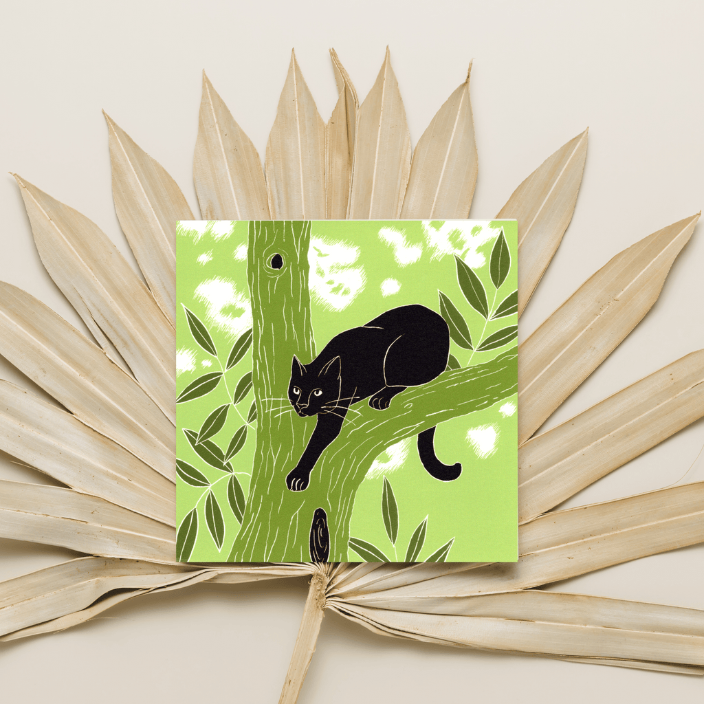 Illustrierte Postkarte "Katze auf der Jagd" auf Naturpapier