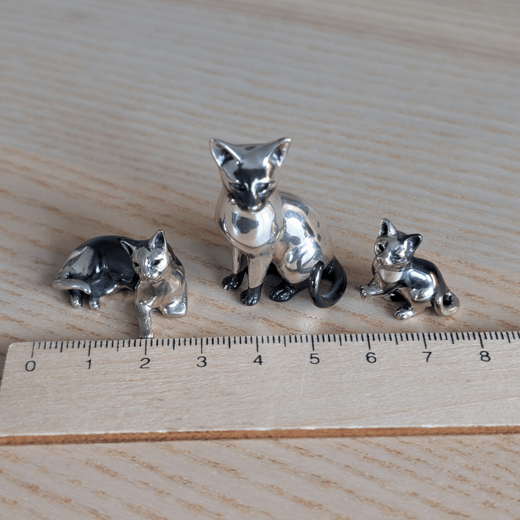 925er Sterling und 800er Silber teiloxidierte Katzenfiguren, 3 Varianten