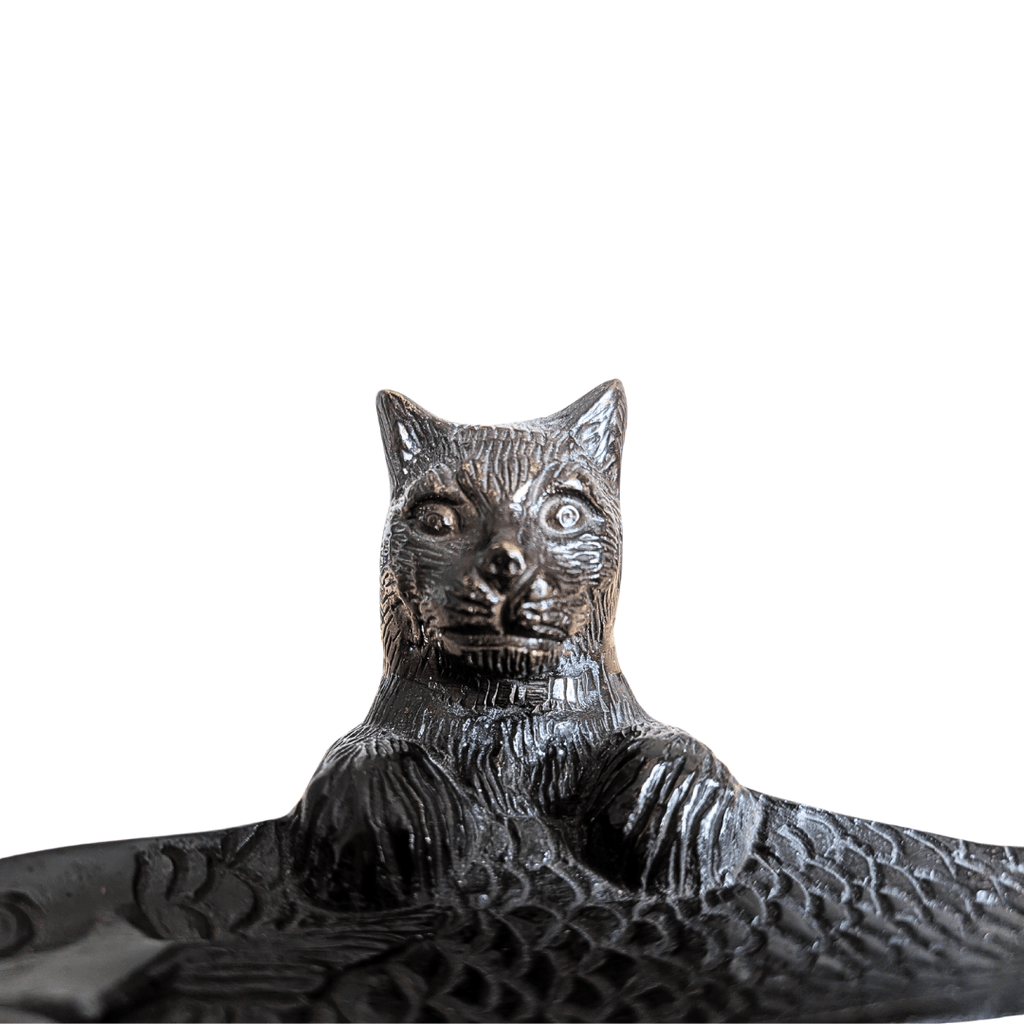 Antike Stiftablage Katze mit Fisch aus Bronze