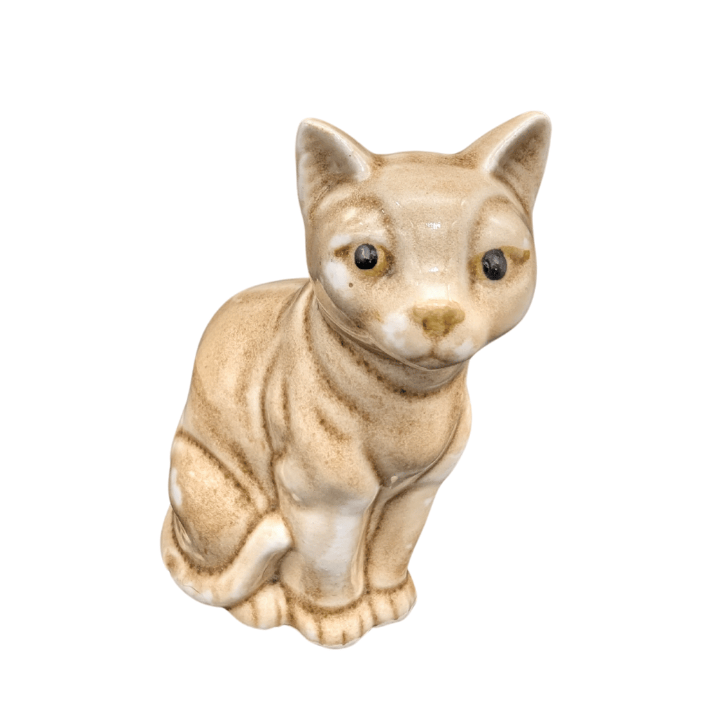 Beige Katzenfigur aus Porzellan