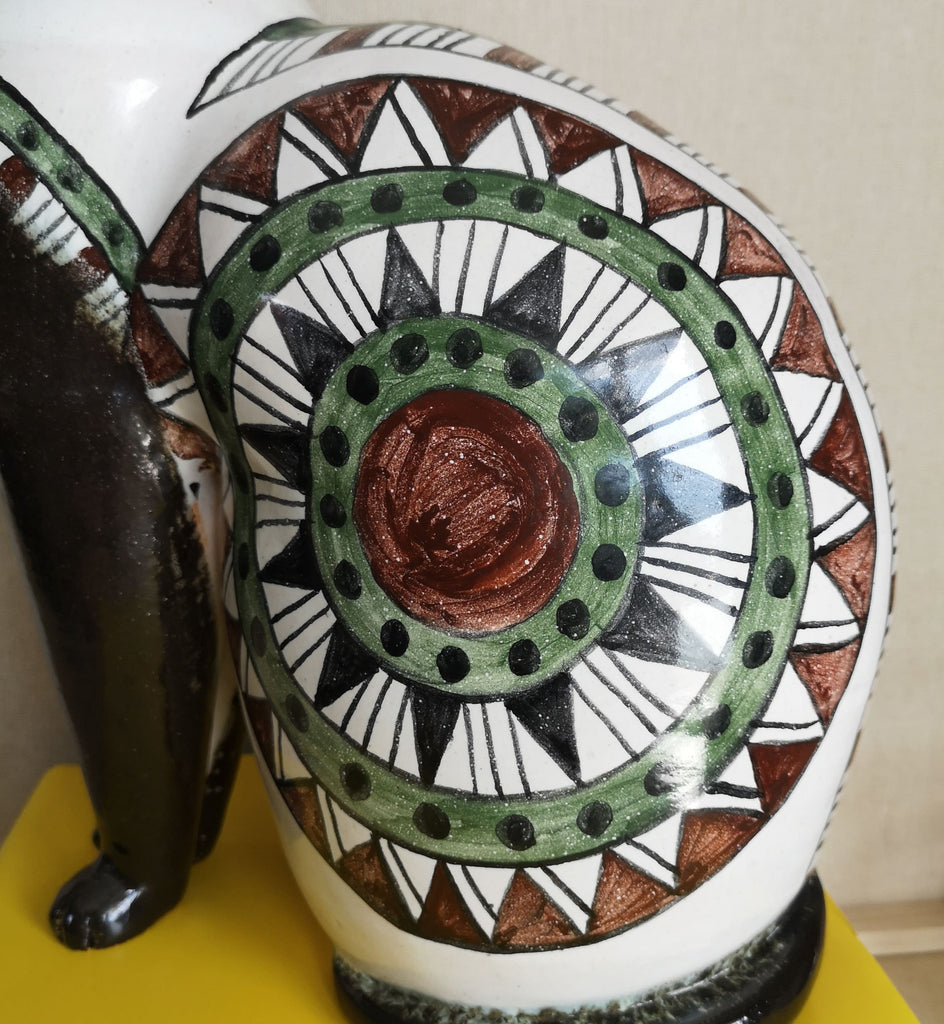 Große handgearbeitete Keramik-Katze mit markanten Ohren, 35 cm