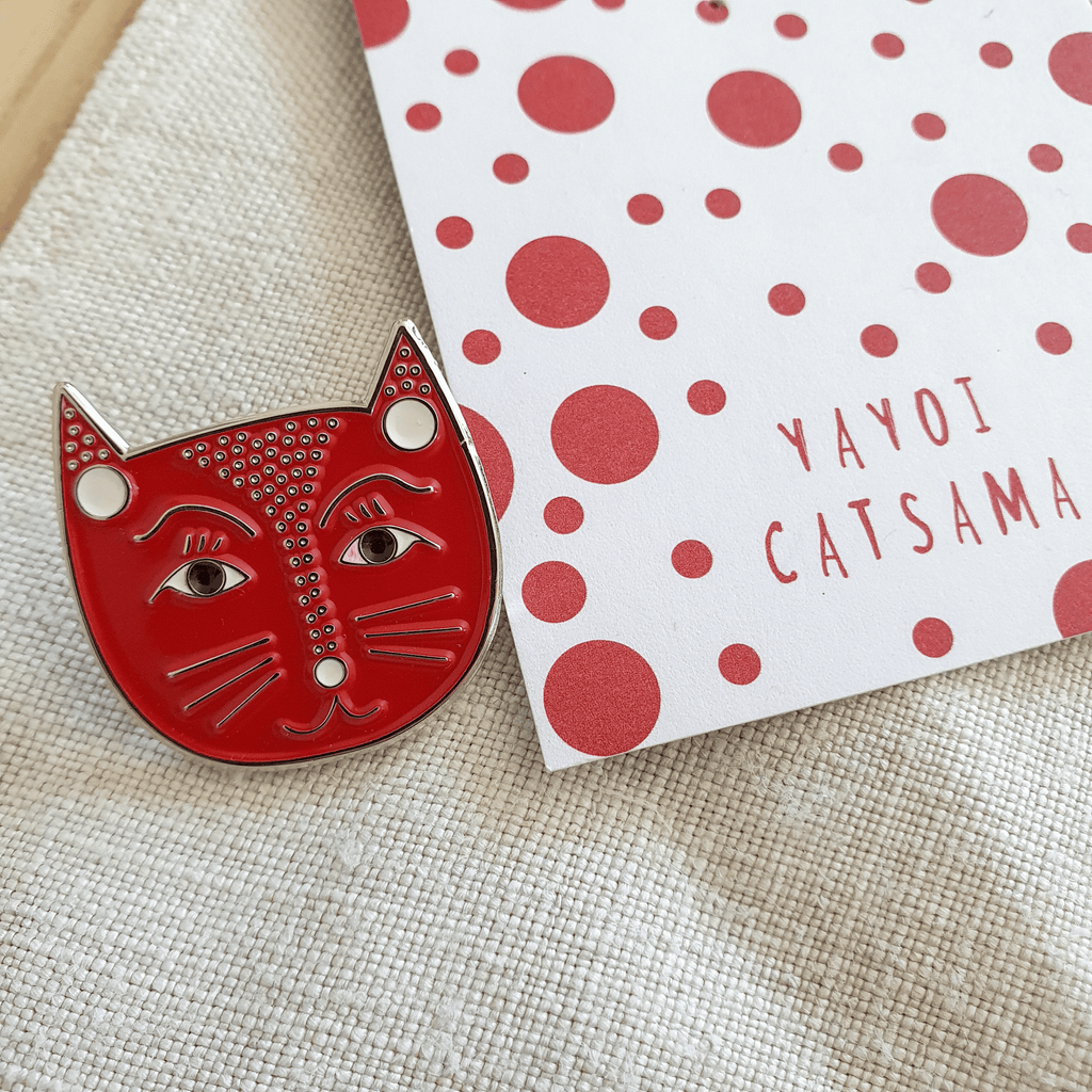 Pin "Yayoi Catsama" aus Emaille mit goldenem Finish