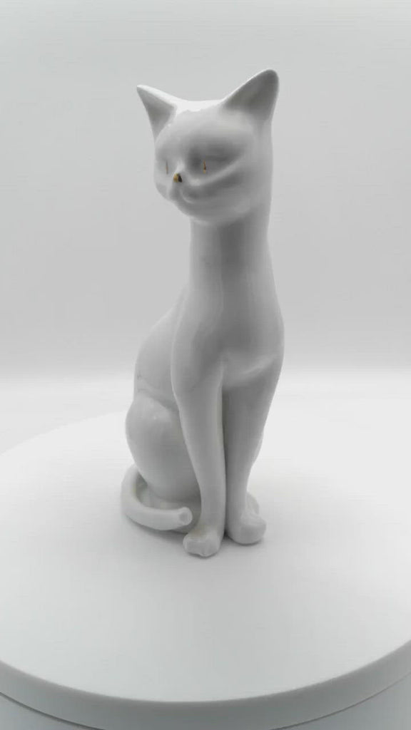 sitzende Katzenfigur aus weißem Porzellan