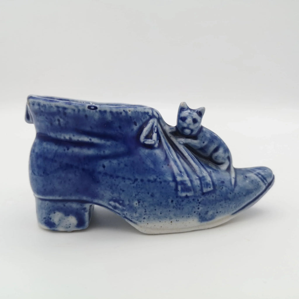 Blauer Keramik-Schuh mit Katze (Holland) Sir Mittens
