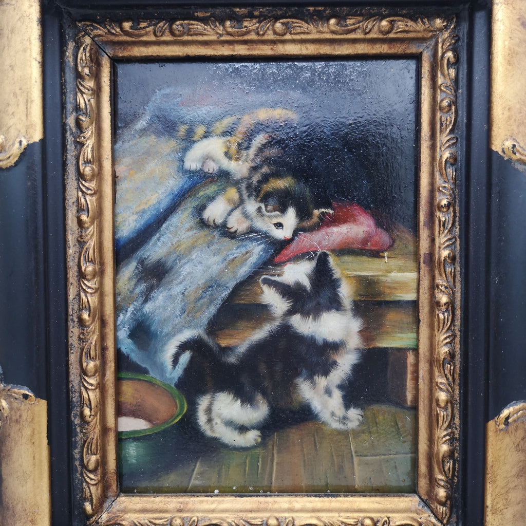 Altes Katzen-Gemälde in einem Prunkrahmen