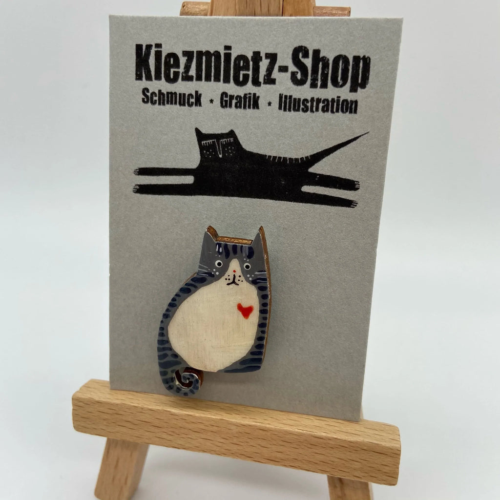 Handbemalte Katzen-Brosche "Frau Schulz" aus Holz, Unikat Sir Mittens