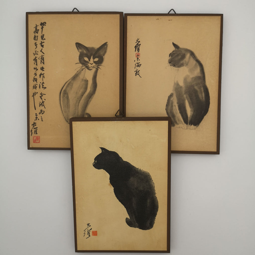 Japanische Katzendrucke auf Holztafeln