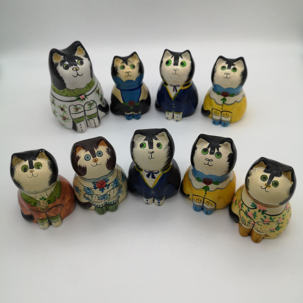 Kleine Keramik-Katzenfiguren