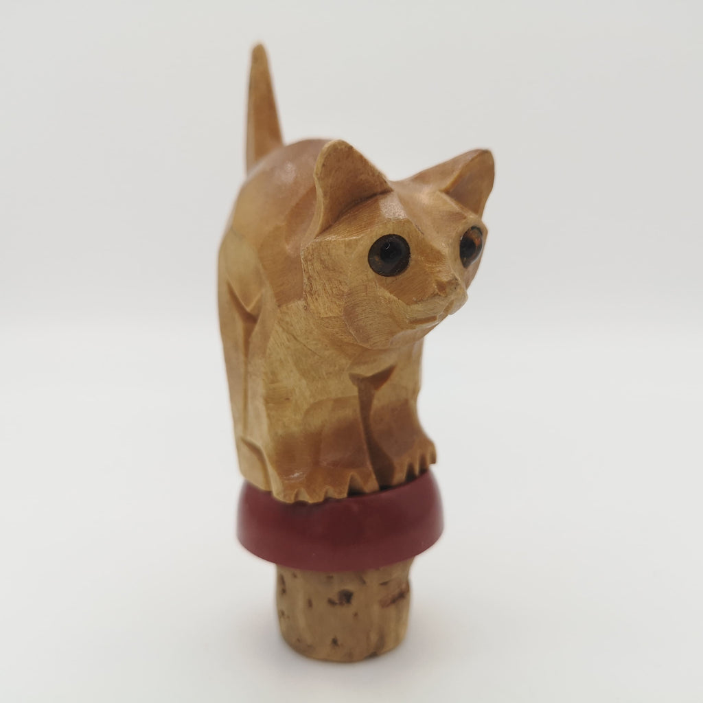 Zierkorken mit einer geschnitzten Katze aus Holz
