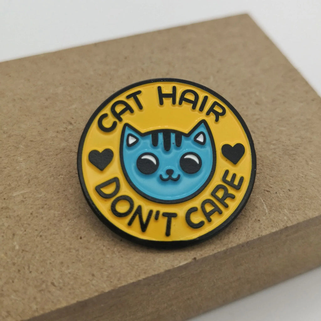 Pin "Cat Hair, Don't Care" aus Emaille Sir Mittens