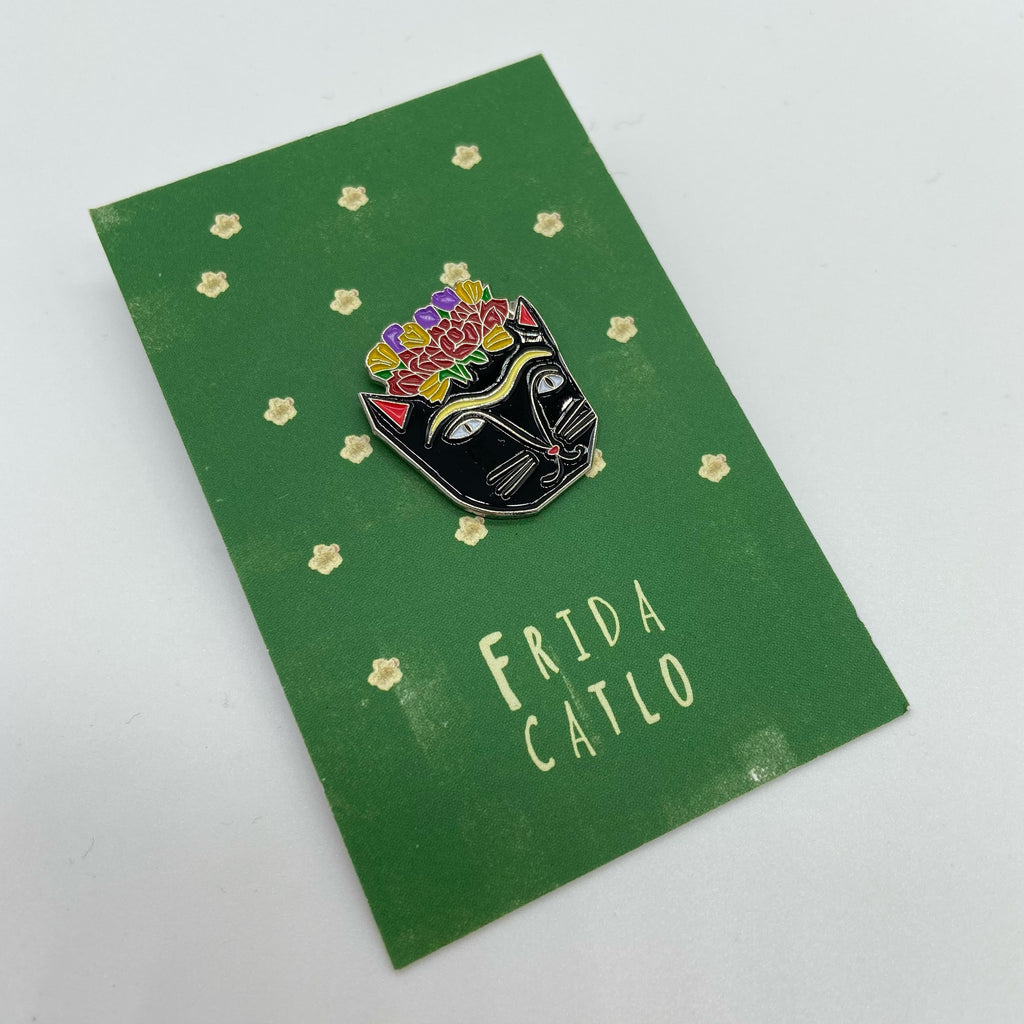 Pin "Frida Catlo" aus Emaille mit silbernem Finish Sir Mittens