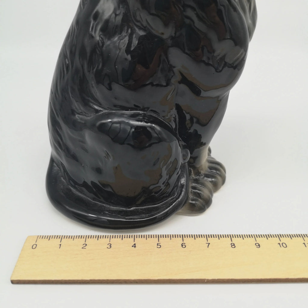 Schwarze Relief-Katzenfigur aus Keramik Sir Mittens