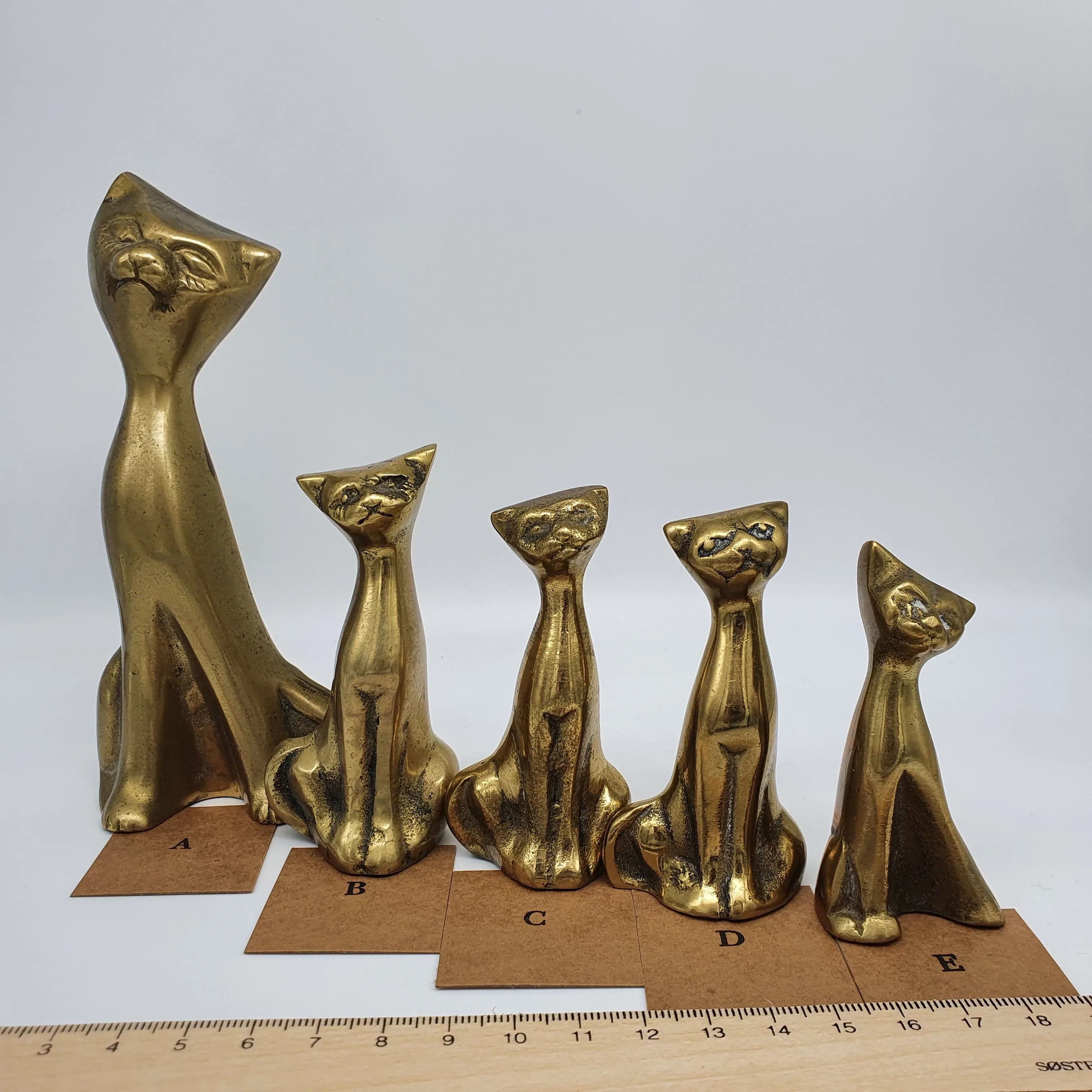 Sitzende Deko-Katzen aus Messing, 5 Varianten