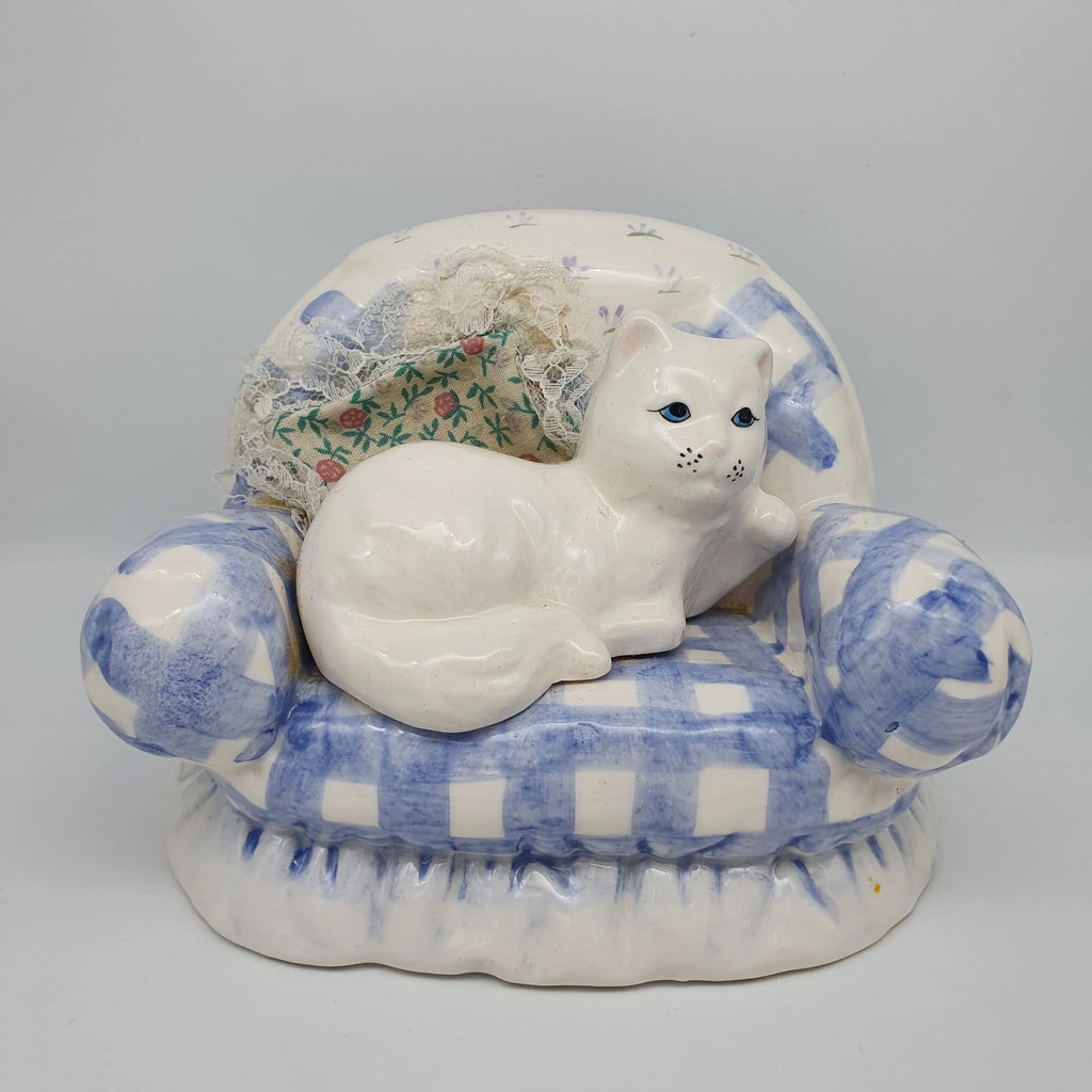 Spardose "Katze auf Sessel" aus Porzellan Sir Mittens