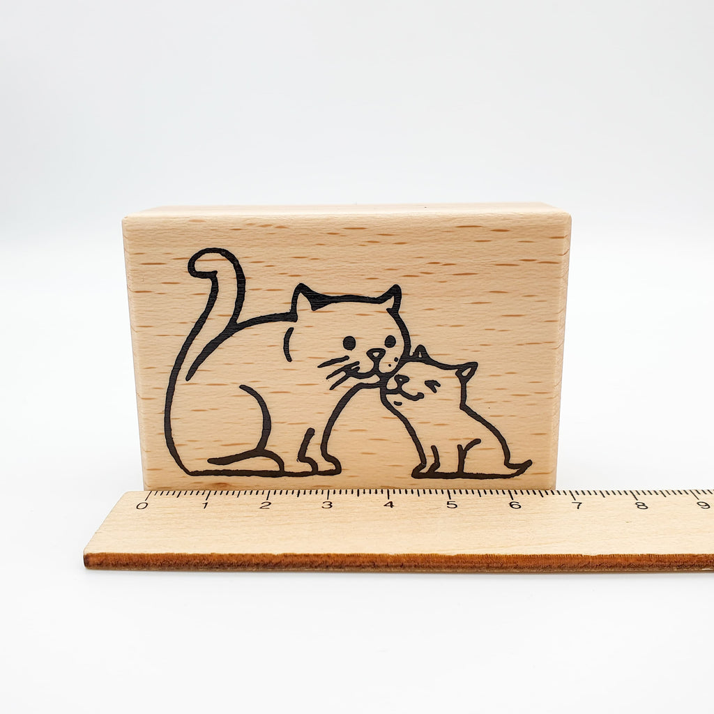 Stempel mit dem Motiv einer kleinen und einer großen Katze