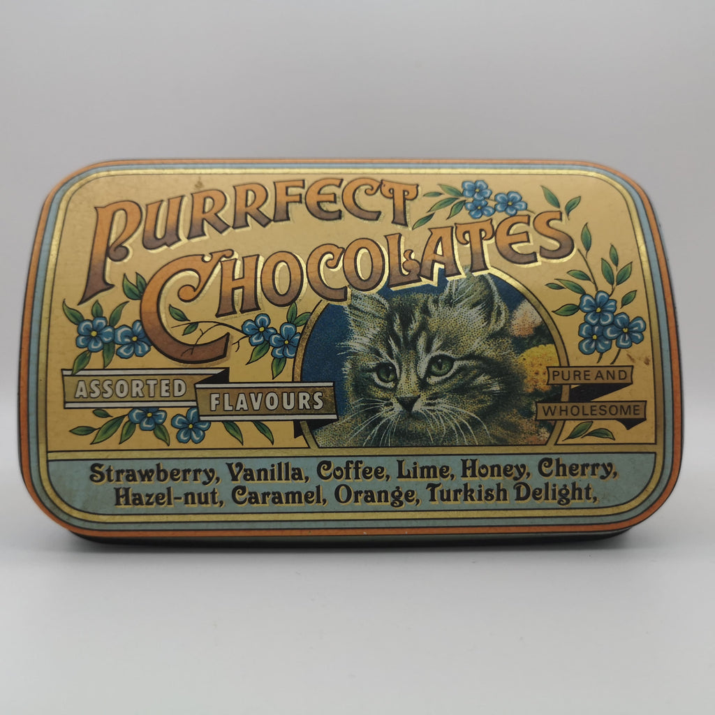 Vintage-Blechdose mit Katzenmotiven und dem Schriftzug Purrfect Chocolates