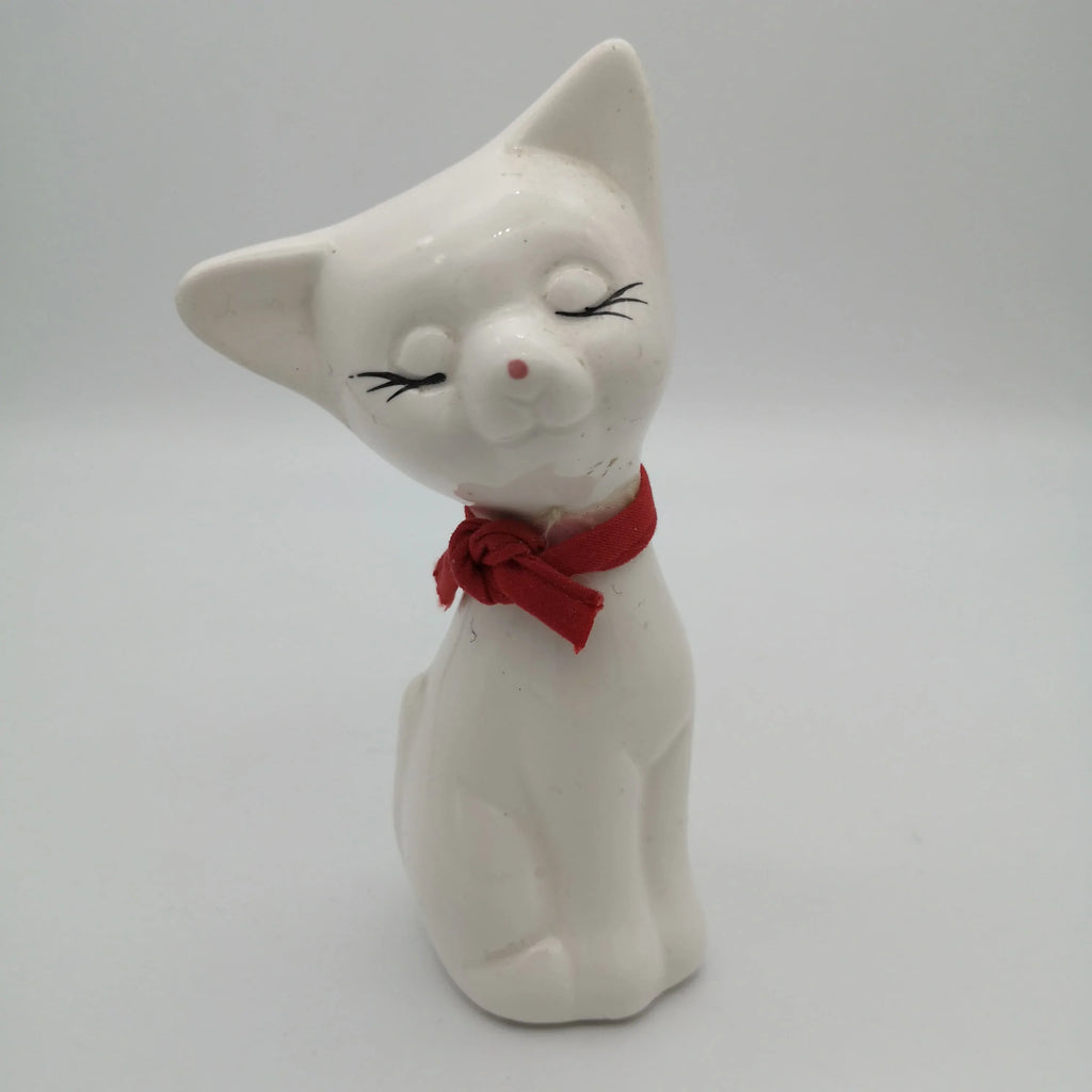 Weiße Deko-Katze mit roter Schleife Sir Mittens